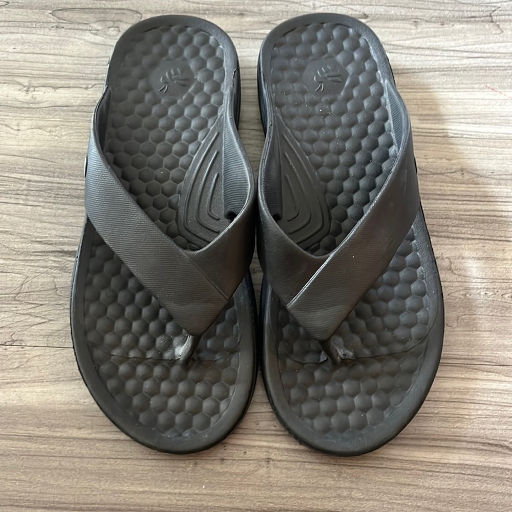 Joybees. SZ W10 , M8 lightweight flip flops.  Great condition